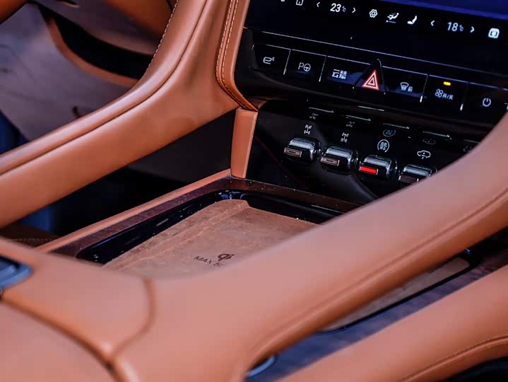 Photo 2 - BYD Yangwang U8