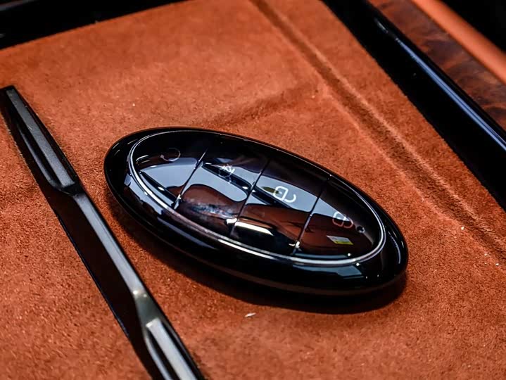 Photo 3 - BYD Yangwang U8