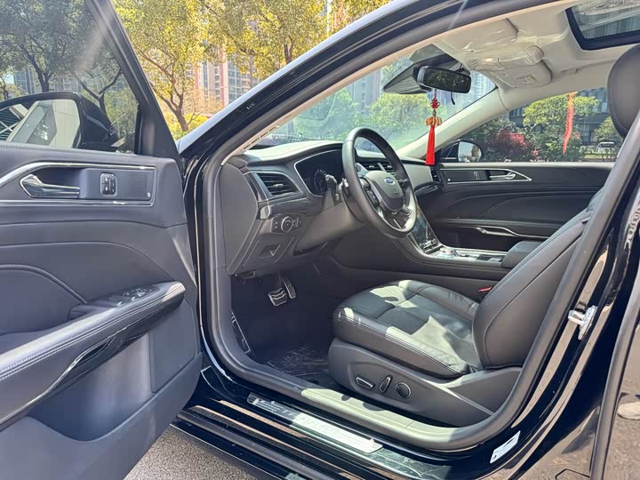 Фото 5 - Ford Taurus