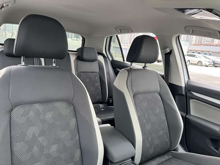 Фото 4 - Volkswagen Golf