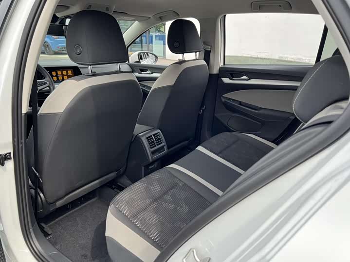 Фото 8 - Volkswagen Golf