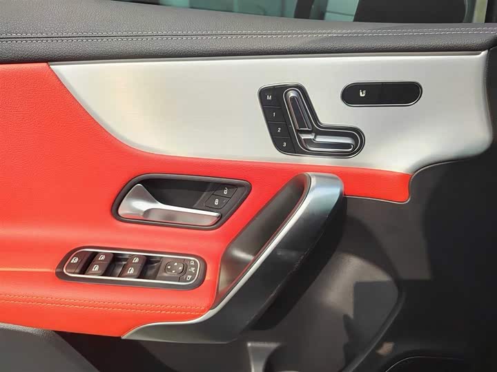 Фото 6 - Mercedes-Benz A-Class AMG