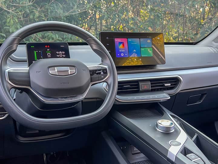 Фото 9 - Geely Geometry A