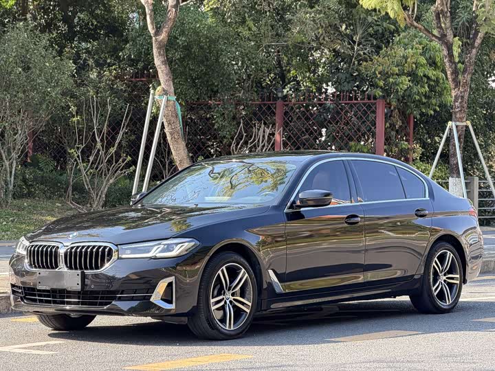 Photo 1 - BMW 5 Series