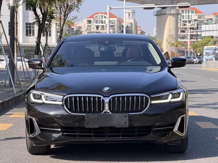 Photo 2 - BMW 5 Series