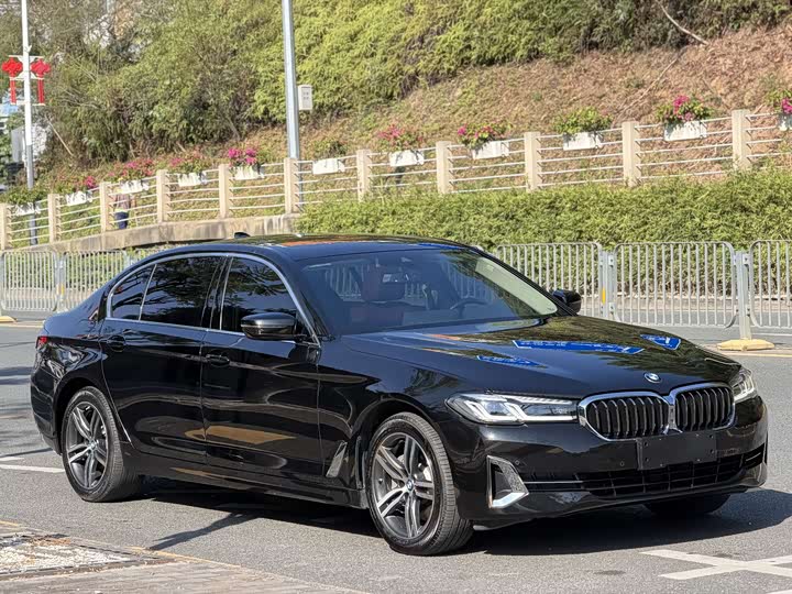 Photo 3 - BMW 5 Series