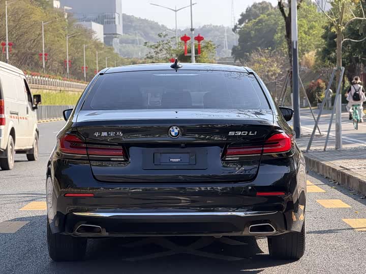 Photo 6 - BMW 5 Series