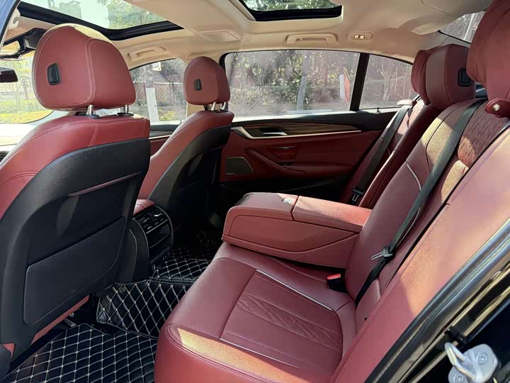 Photo 8 - BMW 5 Series