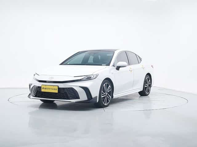 Фото 1 - Toyota Camry