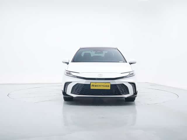 Фото 2 - Toyota Camry