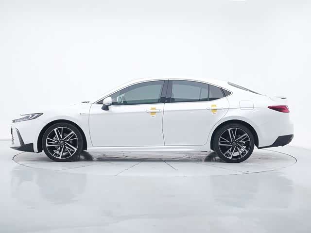 Фото 4 - Toyota Camry