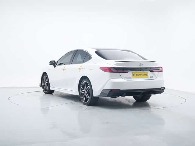 Фото 5 - Toyota Camry