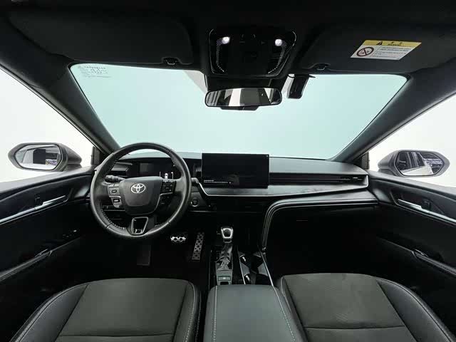 Фото 9 - Toyota Camry