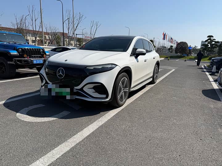 Photo 1 - Mercedes-Benz EQS SUV