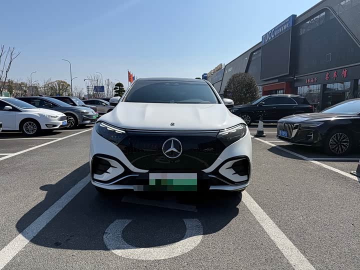 Photo 2 - Mercedes-Benz EQS SUV