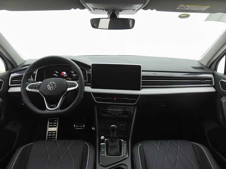 Photo 8 - Volkswagen Tiguan L Pro