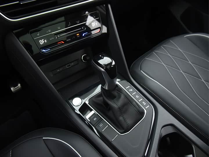 Photo 9 - Volkswagen Tiguan L Pro