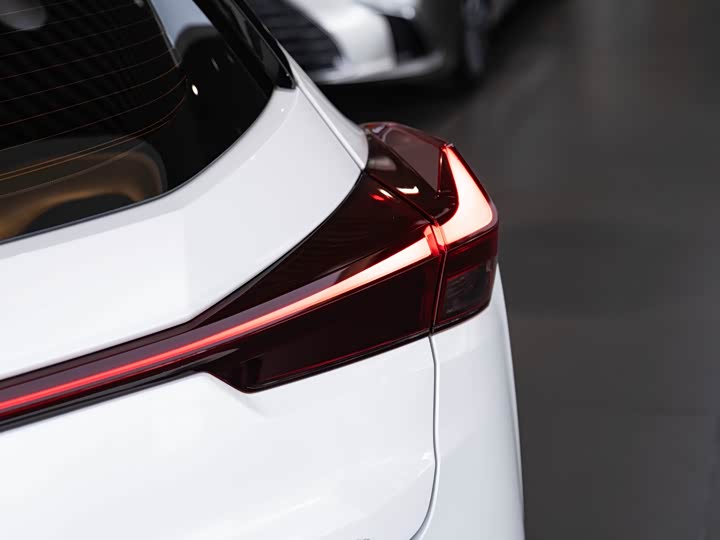 Фото 7 - Lexus UX