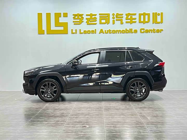 Фото 4 - Toyota RAV4