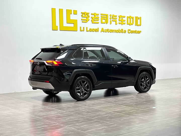 Фото 5 - Toyota RAV4