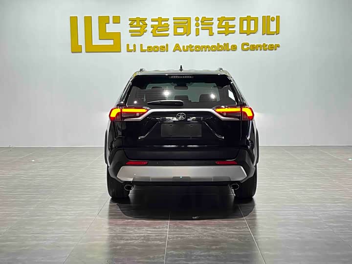 Фото 6 - Toyota RAV4