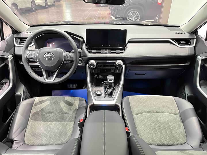 Фото 7 - Toyota RAV4