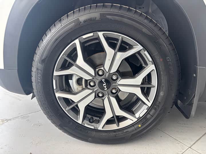 Фото 9 - Kia KX3