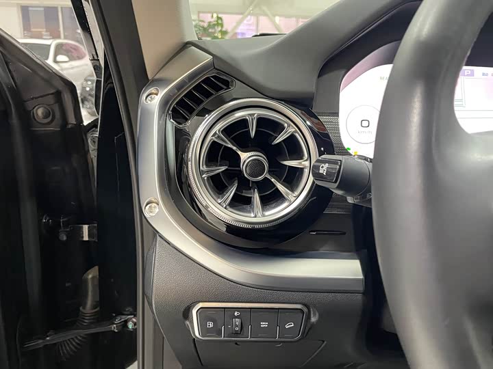 Photo 9 - Tank 400 Hybrid