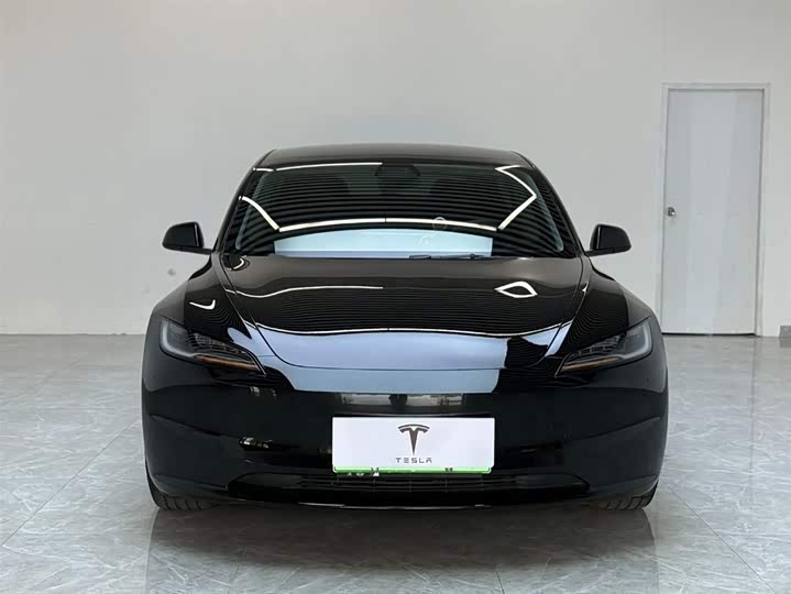 Фото 2 - Tesla Model 3