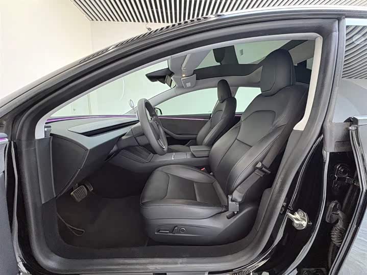 Фото 4 - Tesla Model 3