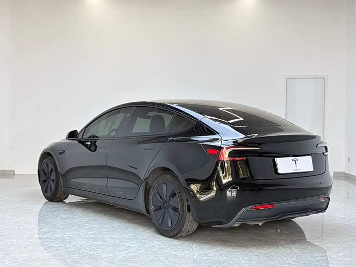 Фото 7 - Tesla Model 3