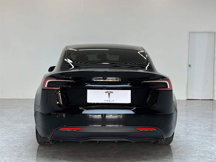 Фото 8 - Tesla Model 3