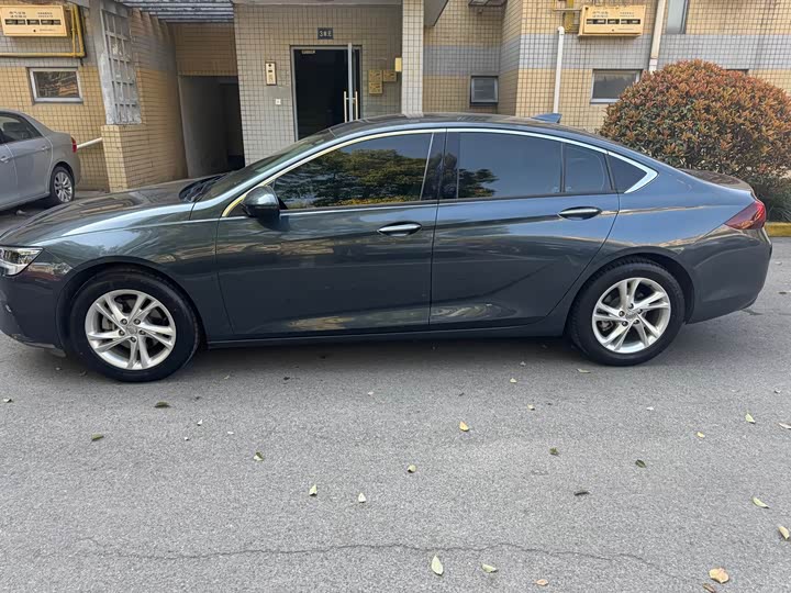 Photo 4 - Buick Regal