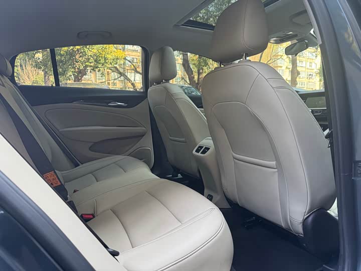 Photo 6 - Buick Regal