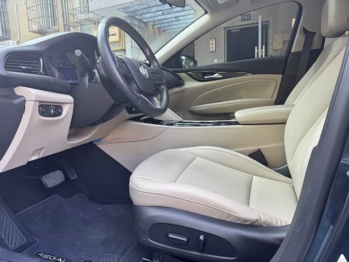 Photo 7 - Buick Regal