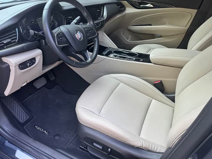 Photo 8 - Buick Regal