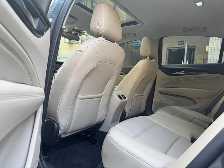 Photo 9 - Buick Regal