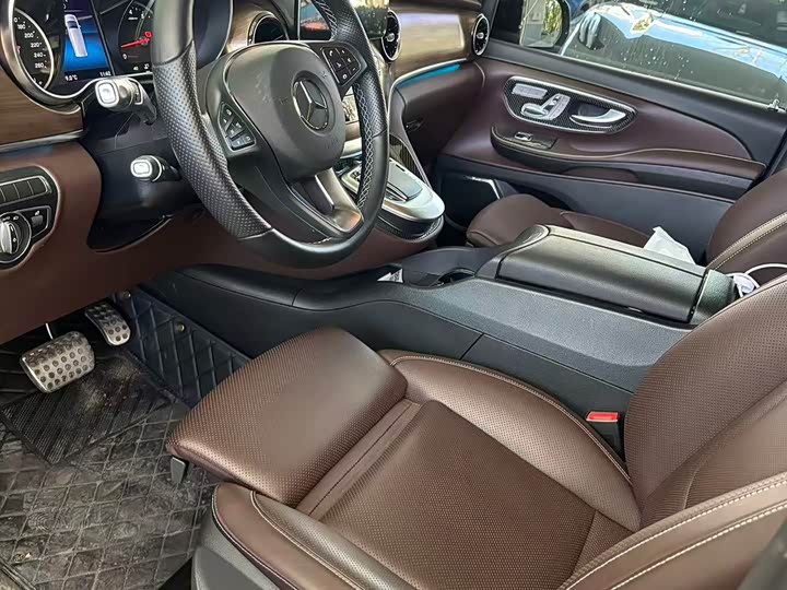 Фото 7 - Mercedes-Benz V-Class