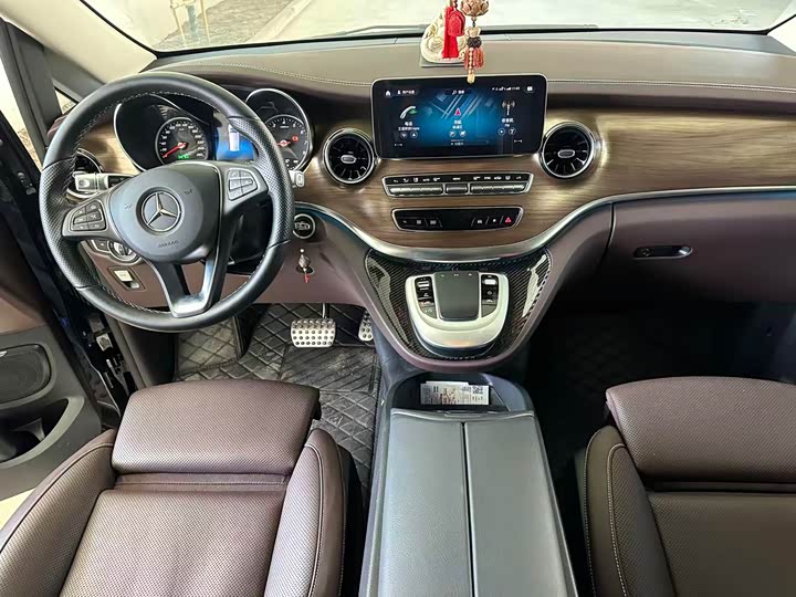 Фото 9 - Mercedes-Benz V-Class