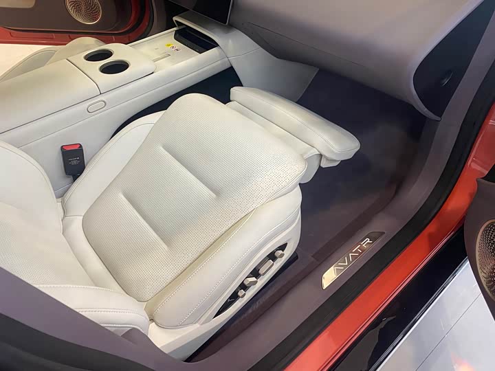 Фото 8 - Avatr 06