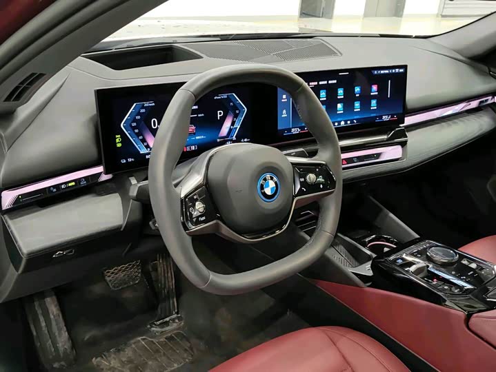 Photo 9 - BMW i5