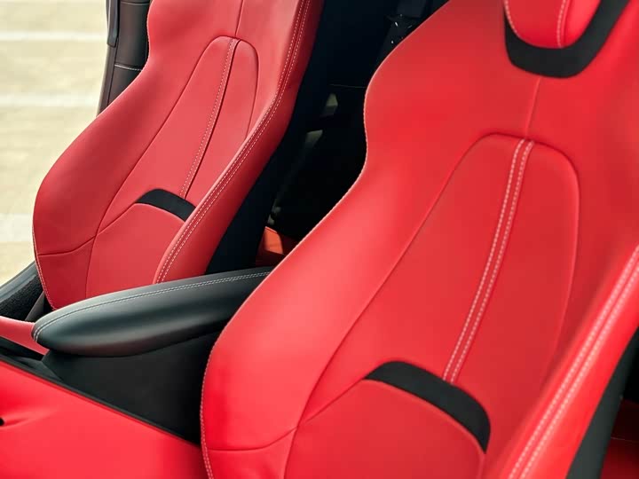 Фото 6 - Ferrari Roma