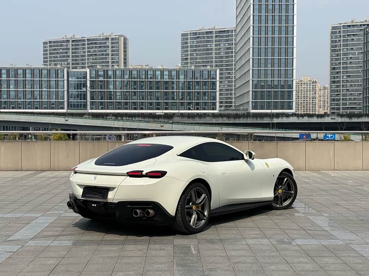 Фото 7 - Ferrari Roma