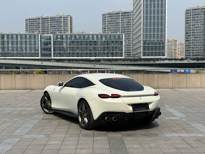 Фото 9 - Ferrari Roma