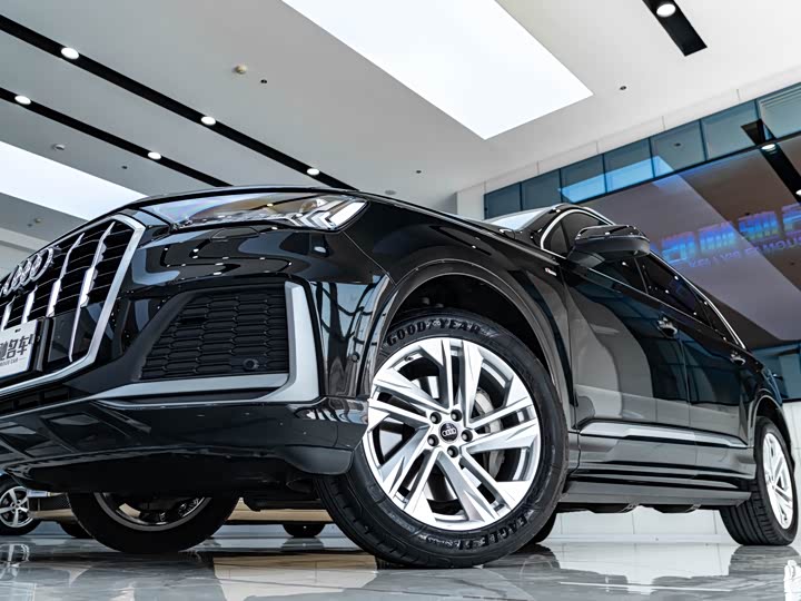 Фото 3 - Audi Q7