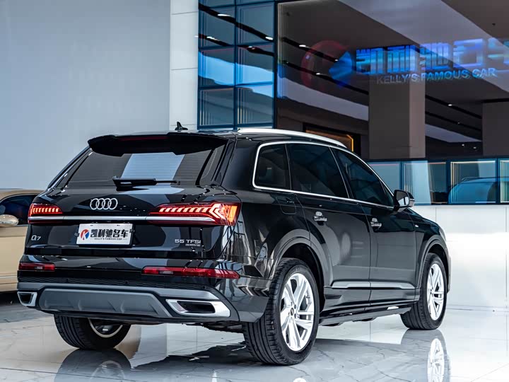 Фото 4 - Audi Q7