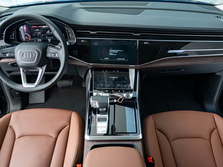 Фото 8 - Audi Q7