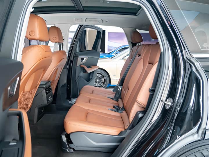 Фото 9 - Audi Q7