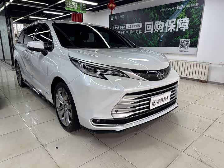 Фото 2 - Toyota Sienna