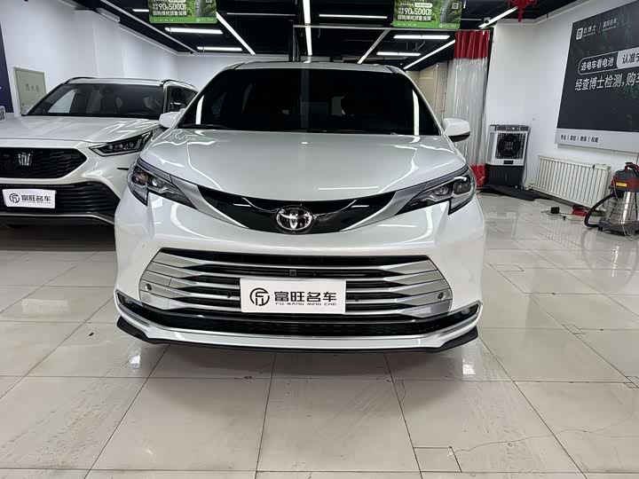 Фото 3 - Toyota Sienna